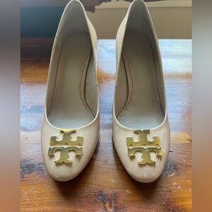 Tory Burch Raleigh Beige Patent Pumps